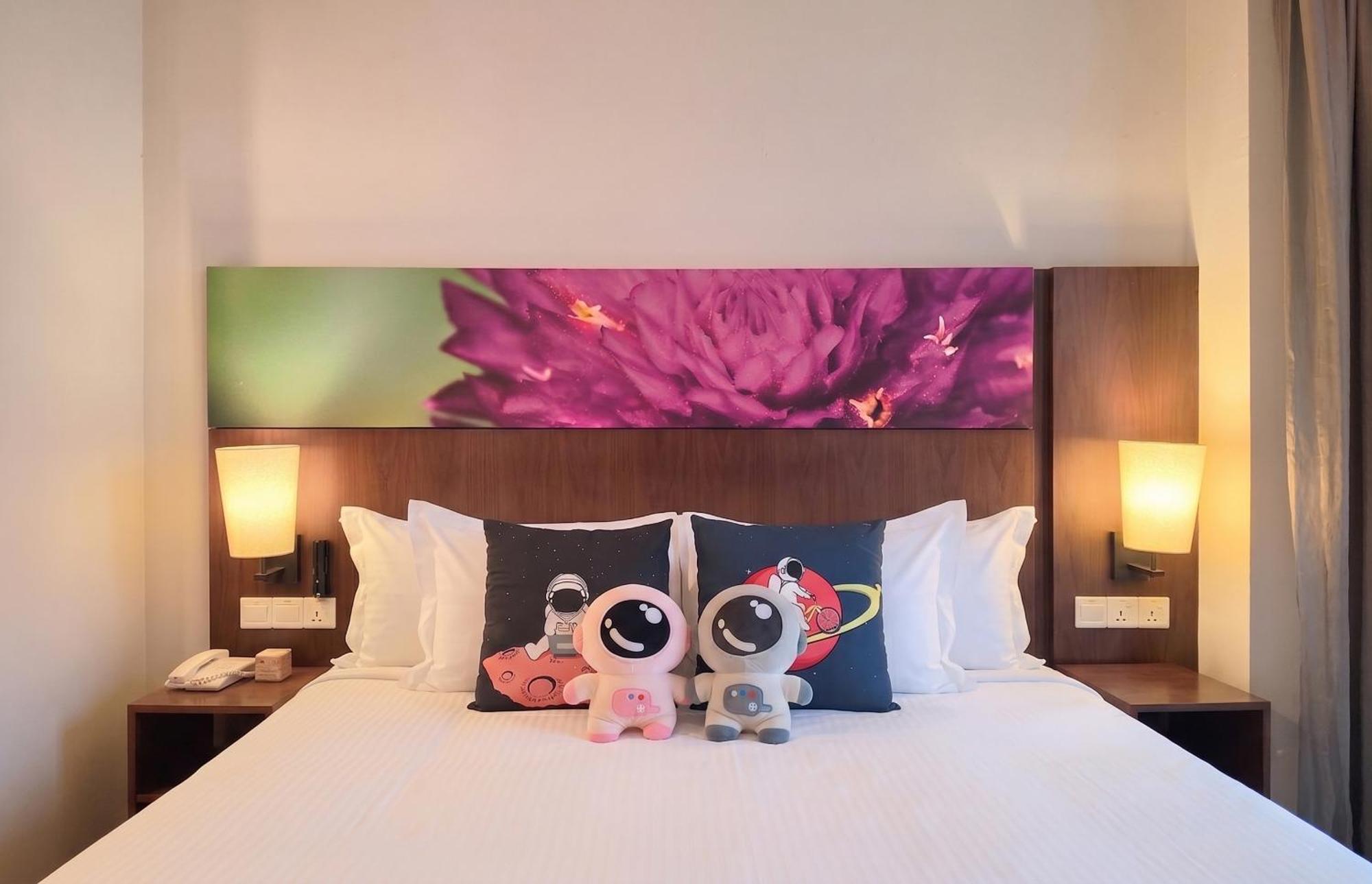 Astronaut-Themed 1 Bedroom Premier Family Suites